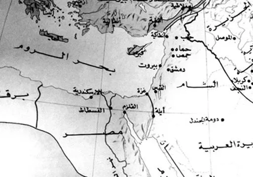 خريطة تاريخية تُظهر موقع القلزم عند رأس خليج السويس، والفسطاط والإسكندرية وبلاد الشام